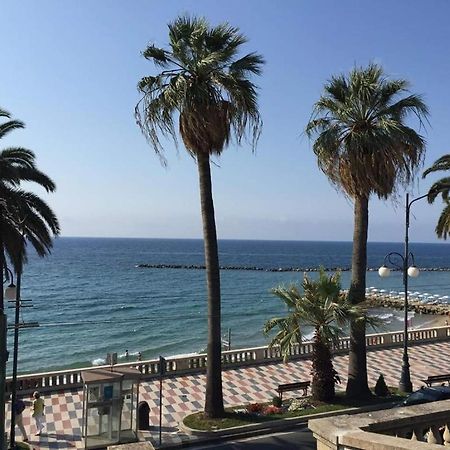 Petit avec classe San Remo Extérieur photo