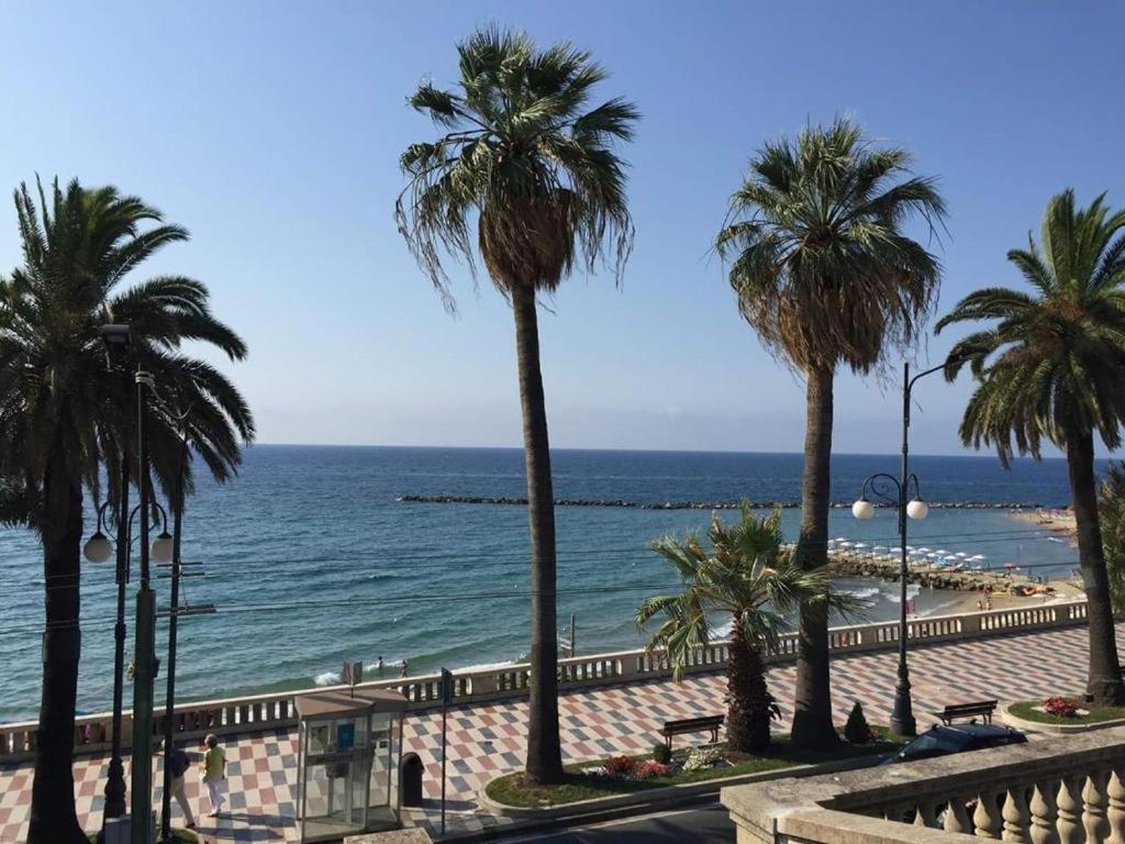 Petit avec classe San Remo Extérieur photo