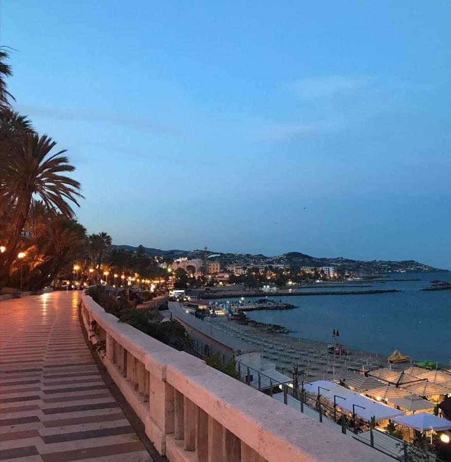 Petit avec classe San Remo Extérieur photo